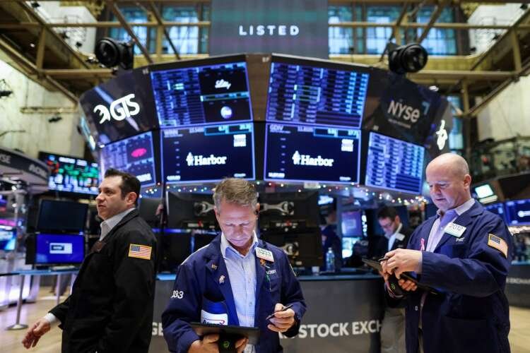 Traders monitor declining stock prices at NYSE amid TINA's decline and rise of TARA - Global Banking & Finance Review