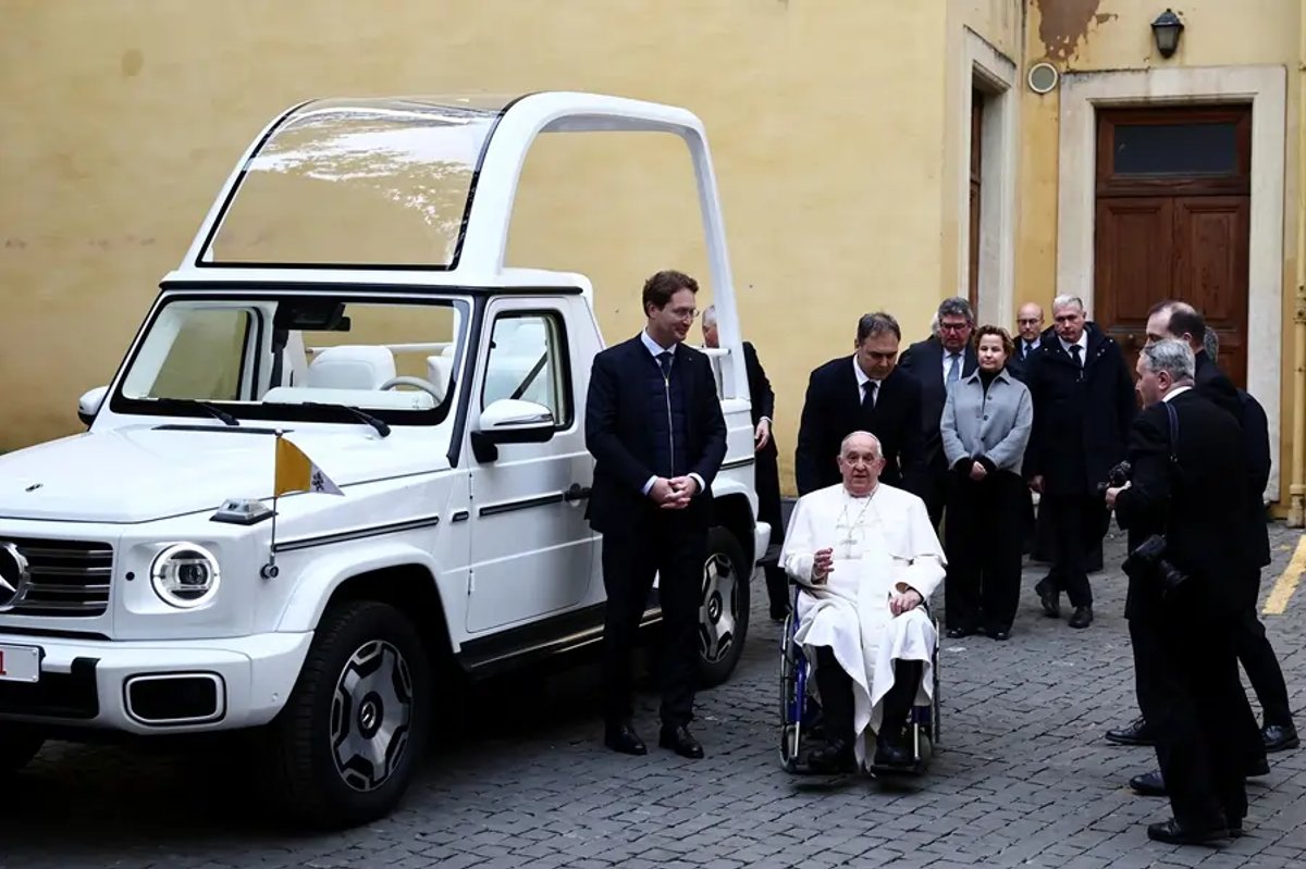 All-electric Mercedes-Benz popemobile for Pope Francis unveiled in Vatican - Global Banking & Finance Review