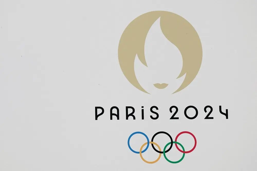 Crowd at the Paris Olympics 2024, showcasing excitement for NBC ad sales growth - Global Banking & Finance Review