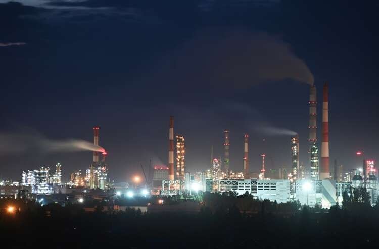 Local oil refinery in Omsk highlighting Russia's oil sector amidst tax hikes - Global Banking & Finance Review