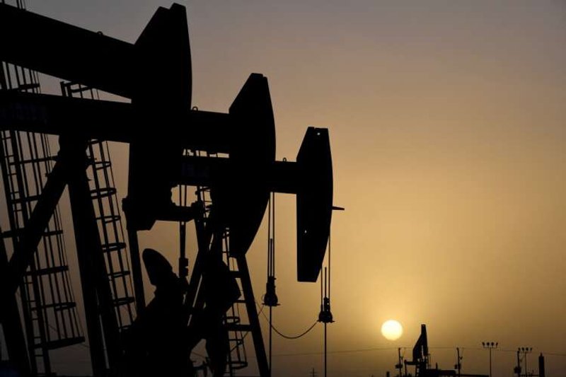 Image for Oil prices slip as IEA warns of global recession