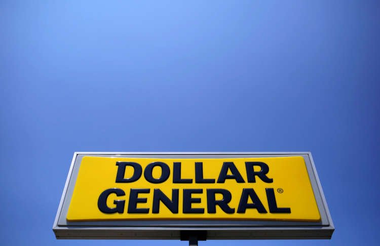 Dollar General store sign in Chicago, symbolizing job growth in economy - Global Banking & Finance Review