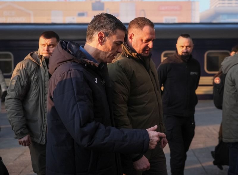 Spanish Prime Minister Pedro Sanchez announces 1 billion euro aid for Ukraine - Global Banking & Finance Review