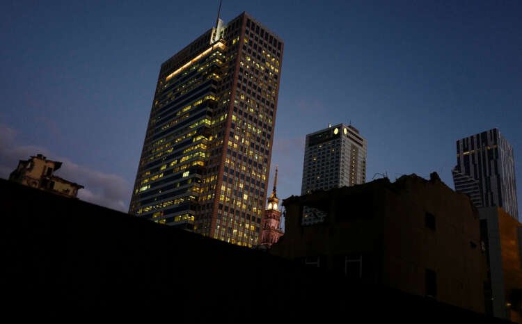 Construction site in Warsaw highlights economic changes amid Poland's budget discussions - Global Banking & Finance Review