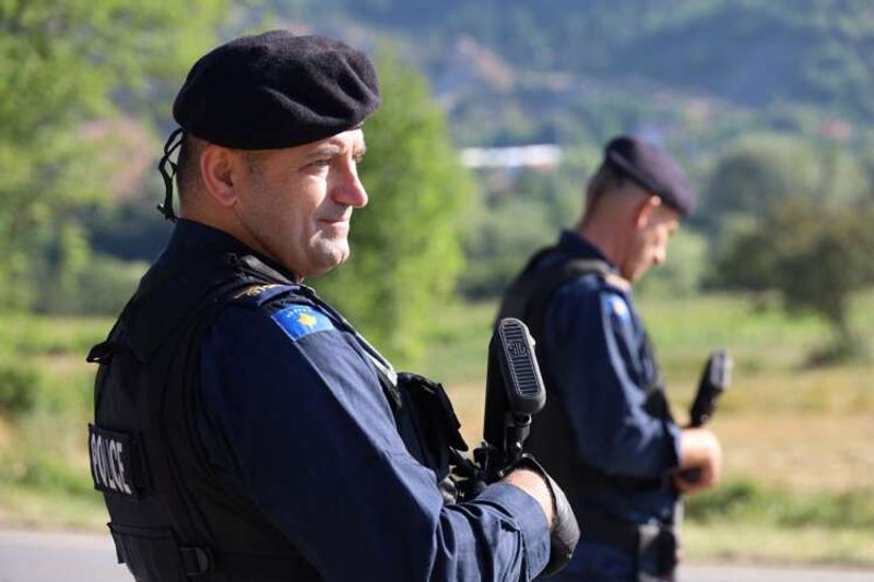 Image for NATO peacekeepers oversee removal of roadblocks in Kosovo
