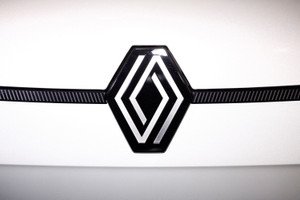 Renault vehicles showcasing hybrid models contributing to 2024 sales growth - Global Banking & Finance Review