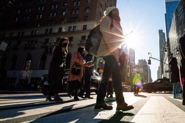 Woman shopping in New York amidst economic uncertainty - Global Banking & Finance Review