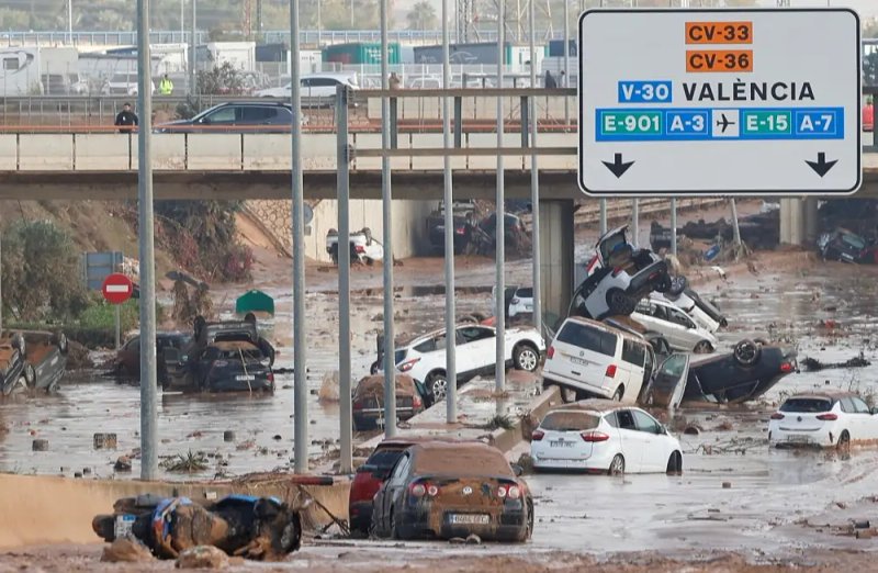 Image for Spain hunts for missing after deadly floods, more storms forecast