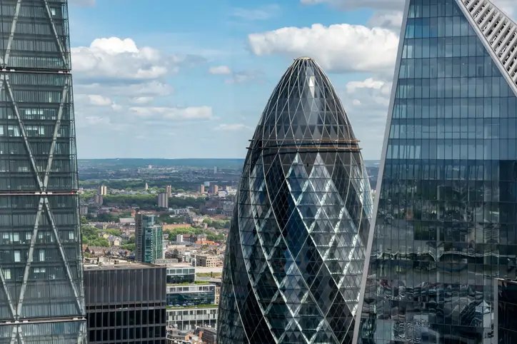 Modern office workspace with green elements reflecting sustainability trends - Global Banking & Finance Review