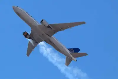 Image for Boeing recommends airlines suspend use of some 777s after United incident