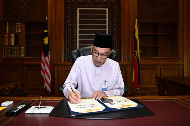 Image for Malaysia’s new PM Anwar says first priority is cost of living