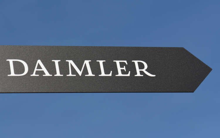 Daimler to keep 35% stake as trucks business goes solo - Business news and analysis from Global Banking & Finance Review