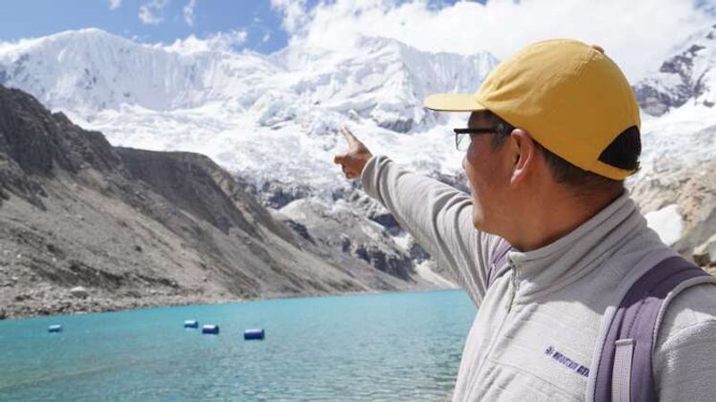 Image for Climate damage case breaks ground with German judges’ visit to Peru glacier