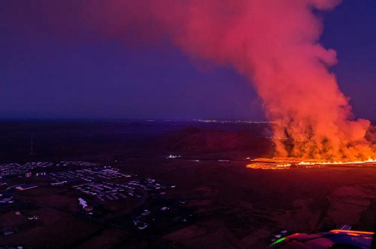 Burning houses and orange lava during Iceland volcano eruption - Global Banking & Finance Review