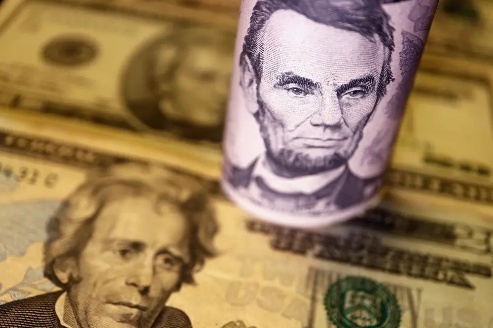 Dollar strengthens against the euro as ADP reports job gains - Global Banking & Finance Review