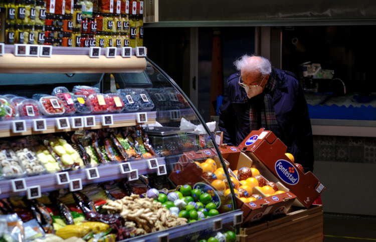 Spain’s GDP contracts slightly in Q1, dragged by COVID measures