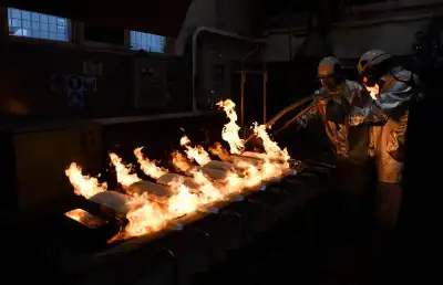 Image for Stocks dive on prospect of US trade curbs; yen jumps