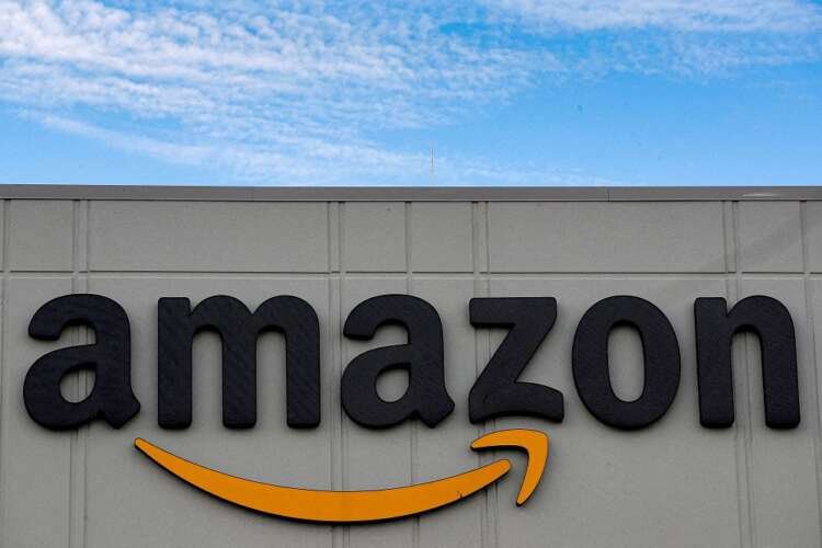 Amazon's distribution center in New York, reflecting its advertising strategy on Twitter - Global Banking & Finance Review