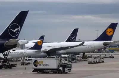 Image for Exclusive-Lufthansa aims for 3 billion euro capital increase to repay bailout – sources