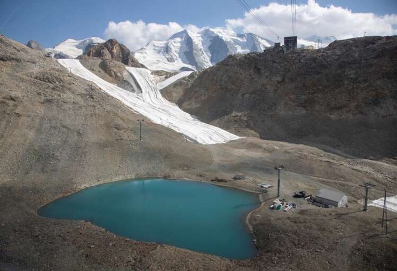 Image for Exclusive-Glaciers vanishing at record rate in Alps following heatwaves