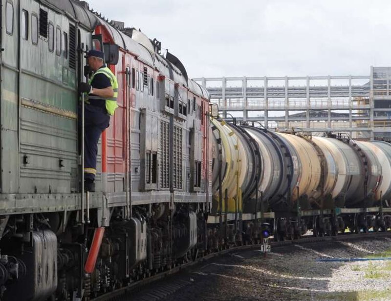 Image for Explainer-Why the EU may find it tough to squeeze out Russian oil