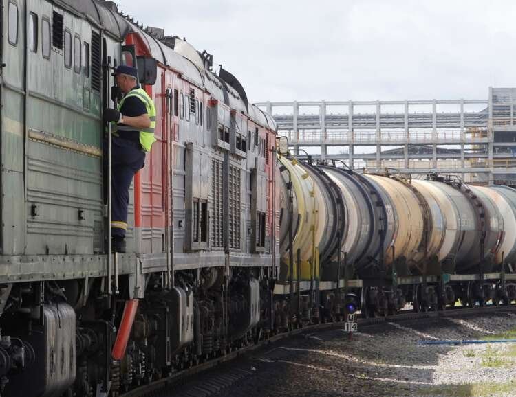 Image for Explainer-Why the EU may find it tough to squeeze out Russian oil