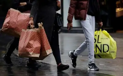 Image for UK retailers see 40% jump in Boxing Day shoppers -Springboard