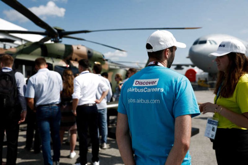 Image for Desperately seeking staff: Paris Airshow lets jobless in for free