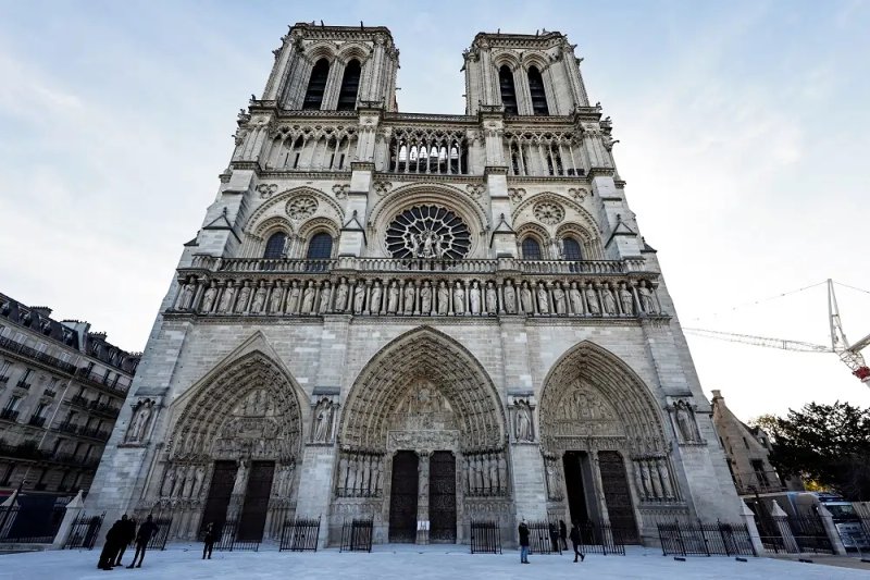 Image for Macron lauds artisans for restoring Notre-Dame Cathedral in Paris