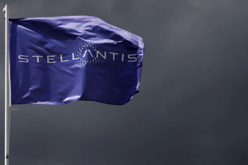 Image for Stellantis to end current contracts with European dealers effective June 2023 – paper