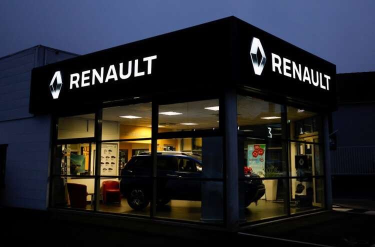 Renault CEO Luca De Meo discusses hybrid partnerships at a factory - Global Banking & Finance Review