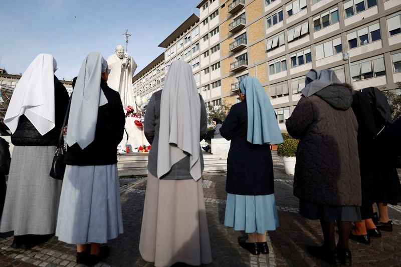 Image for Pope Francis still critical but shows 'slight improvement', Vatican says