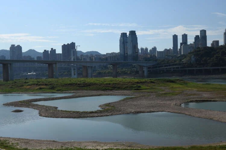 Drought-affected Yangtze riverbed in Chongqing, China, highlighting severe weather impact - Global Banking & Finance Review
