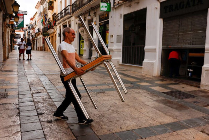 Image for Spain’s labour market resilient as unemployment drops in Nov