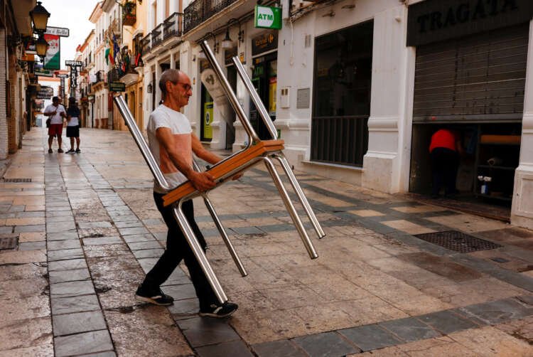 Image for Spain’s labour market resilient as unemployment drops in Nov