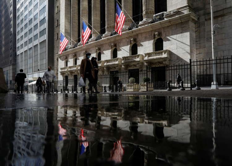 U.S. flags waving in front of the New York Stock Exchange during market recovery - Global Banking & Finance Review