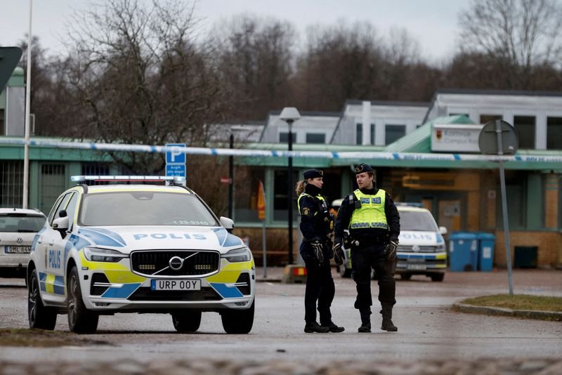 Image for Swedish police confirm several licensed rifles found at scene of mass shooting