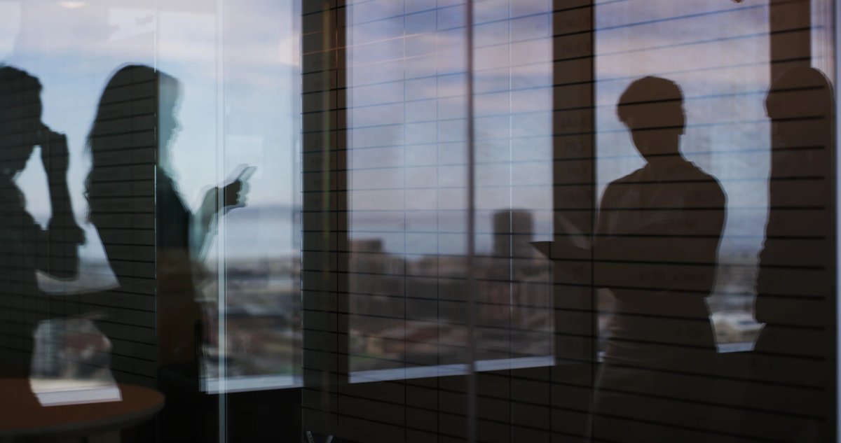 Single broadband network concept illustration emphasizing Italy's telecom future - Global Banking & Finance Review