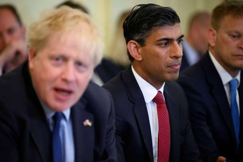 Image for Former UK finance minister Sunak bids to replace PM Johnson