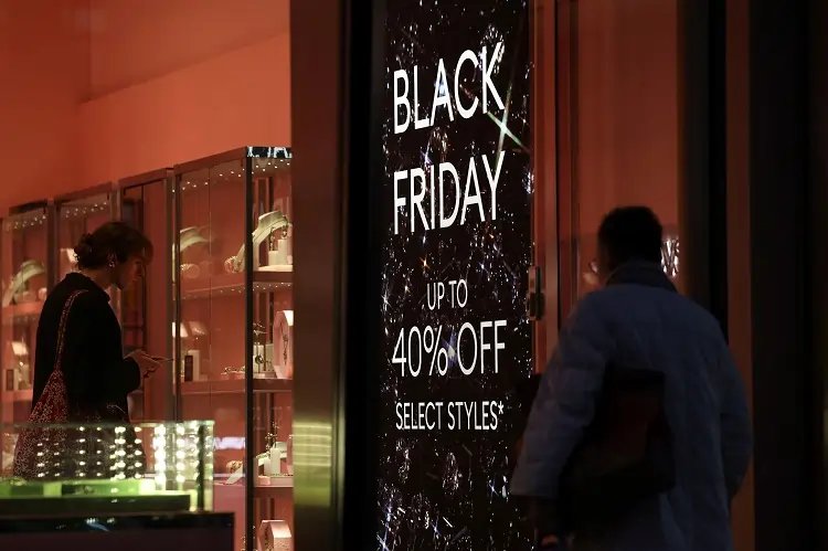 UK retailers face declining sales figures amid Black Friday timing shifts - Global Banking & Finance Review