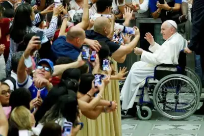Image for Pope Francis, slowing down as he ages, appoints personal medical assistant