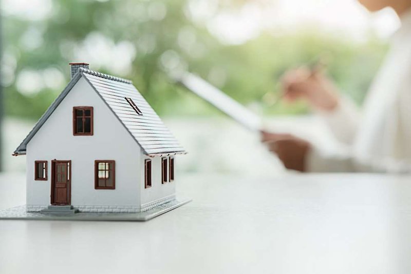 Image for What does a real estate agent do?