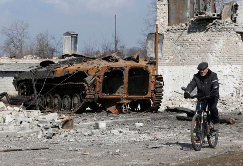 Image for Ukraine says ‘Battle of Donbas’ has begun, Russia pushing in east