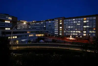 Image for Doctors change pope's treatment to tackle 'complex' situation, Vatican says