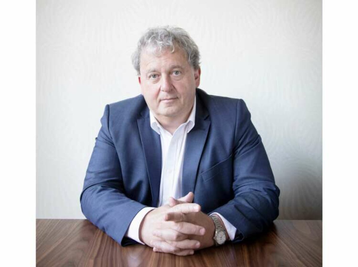 Portrait of Leslie Spiro, CEO of Glue42, discussing desktop integration - Global Banking & Finance Review