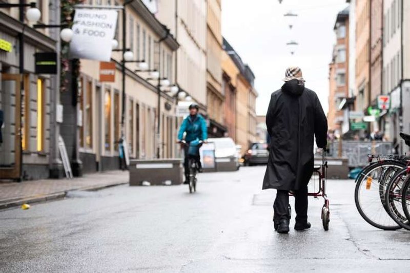Image for Swedish economy shrinks as pandemic and war pinch exports