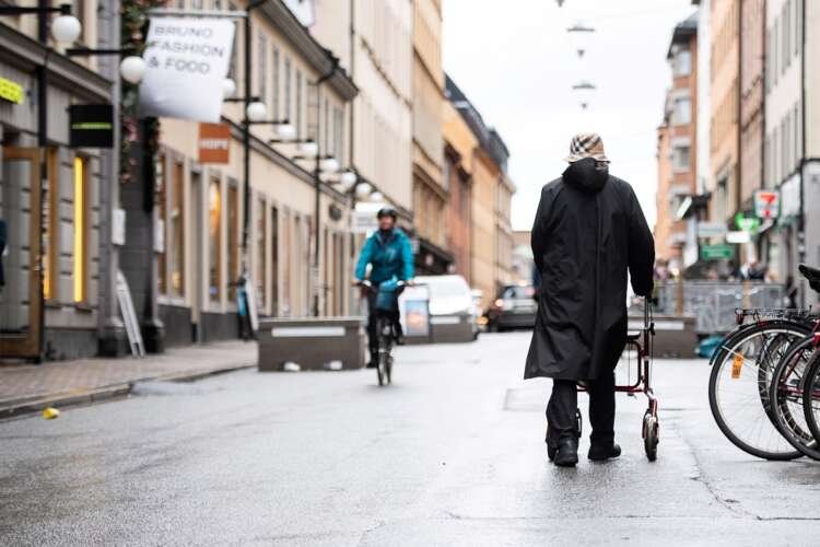 Image for Swedish economy shrinks as pandemic and war pinch exports