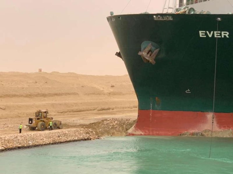 Image for Tugs resume effort to clear Suez ship blockage; traffic jam builds