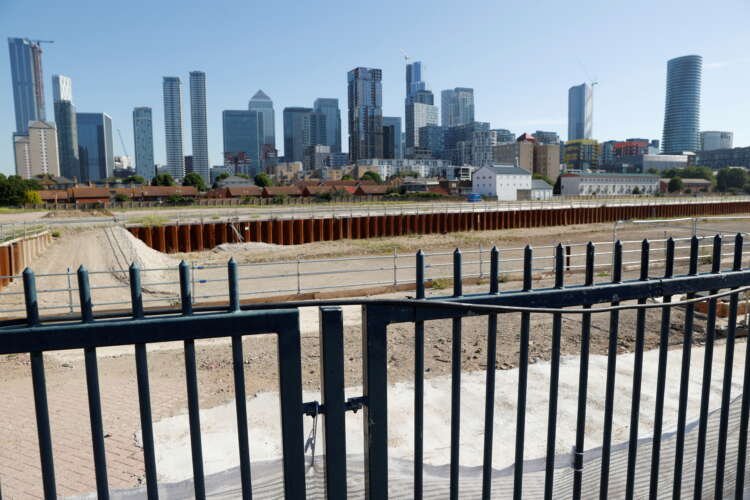 Construction site at Westferry Printworks, symbolizing European office investment trends - Global Banking & Finance Review