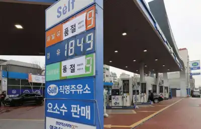 Image for Fuel runs short at S.Korean petrol stations as top union begins strike alongside truckers